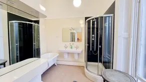 The Guards Hotel - Bathroom