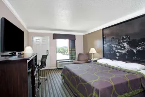 Super 8 by Wyndham Knoxville East - Room