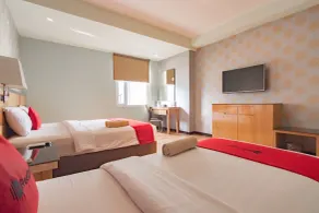 RedDoorz Premium near Bandung Station - Room