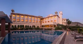KK Royal Hotel & Convention Centre - Piscine