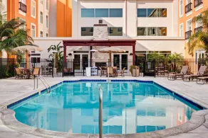 Embassy Suites by Hilton Valencia - Piscine