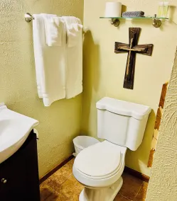 Bear Inn Retreat - Bathroom