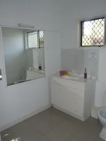 Airlie Apartments - Badezimmer