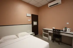Shamrock Guest House II - Room