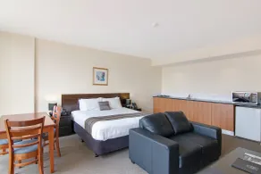 Boulevard on Beaumont - Room