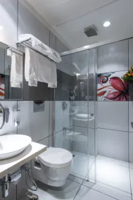 Hotel Atishay - Bathroom