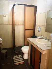 Las Tholas Hotel - Bathroom