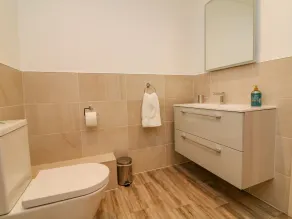 Priory House - Bathroom