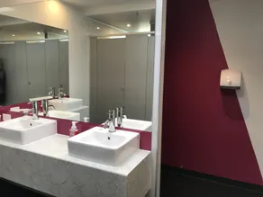 YHA Nelson - Backpackers - Badezimmer