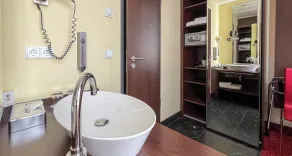 PLAZA Premium Berlin Kurfürstendamm - Bathroom