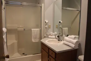 Basswood Resort - Badezimmer