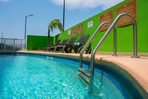 Holiday Inn Express Saltillo Zona Aeropuerto by IHG - Piscine