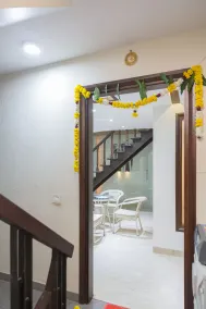 Under My Roof Superio - Interior entrance