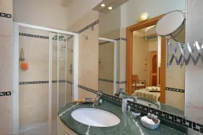 Astor Hotel - Bathroom