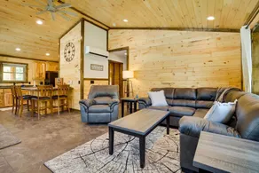 Near Memorial Park: Lake Arbutus Vacation Rental - Interiør