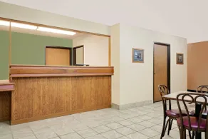 Super 8 by Wyndham Cloquet - Lobby