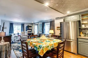Peaceful Renton Retreat w/ Hot Tub Access! - Innvendig