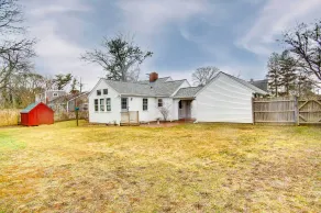 2 Mi to Beach: Walkable Coastal Gem in Hyannis! - Interiör
