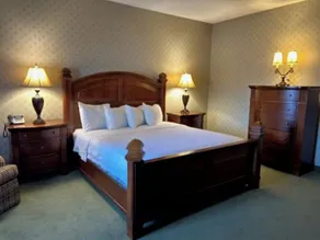 Piccadilly Inn Airport - Room
