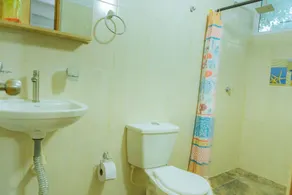 Perla Negra House Hostel - Bathroom