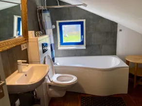 Unique lakeside house with sauna and panoramic harbour views 5 guests - Casa de banho