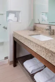 Courtyard by Marriott Bismarck North - Salle de bain