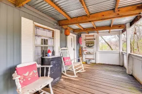 Fenced Yard: Quaint Cabin Near Lake Texoma! - Interiør