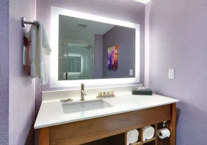 La Quinta Inn & Suites by Wyndham Lakeway - Salle de bain