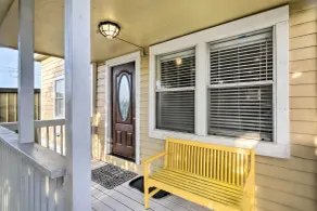 1 Mi to Seawall! Dog-Friendly Coastal Getaway - Interior
