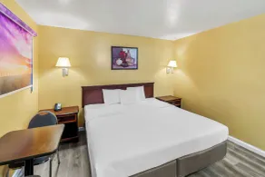 DELUXE INN - Room