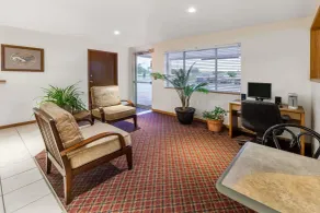 Super 8 by Wyndham Ionia MI - Lobby