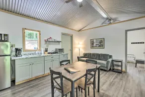 Tallassee Cabin w/ Forest Views Near Creek! - Interiør