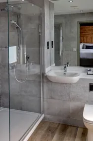 Garner Hotel Nottingham City Centre by IHG - Bathroom