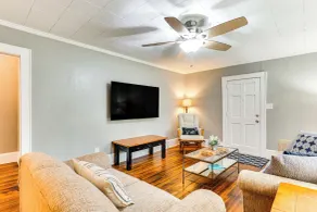 3 Mi to Dtwn! Forest City Haven w/ Furnished Patio - Interiør