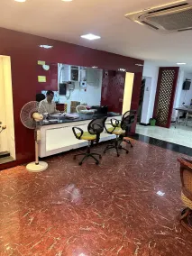 Gulnaar Inn Near US Counsulate Sankar nethralaya Apollo Hospital - Reception