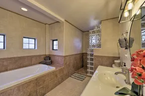 Hot Tub & Mtn View: Dog-friendly Payson Getaway! - Interior