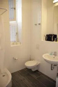 GLS Campus Hotel - Bathroom