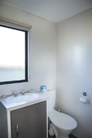 Mercury Bay Holiday Park - Badezimmer