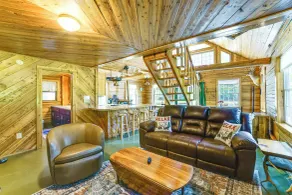 24-acre Finger Lakes Cabin w/ Private Pond - Innvendig