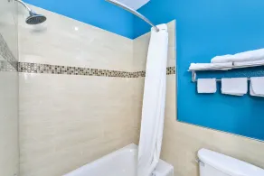 Scottish Inn and Suites Highway Six South - Badezimmer