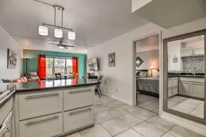 Steps to Beach: Beach Haven w/ Shared Amenities - Intérieur