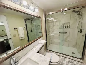 Ramada Plaza by Wyndham Garden Grove/Anaheim South - Salle de bain