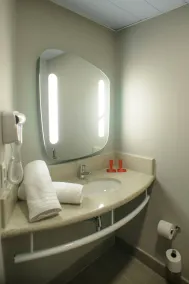 ibis Itatiba - Bathroom