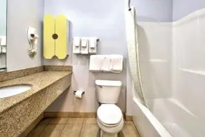 Oyo Townhouse Sulphur,LA Extended Stay I-10 - Salle de bain