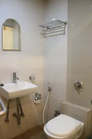 Hotel Grandeur-Near Mumbai International Airport - Bathroom
