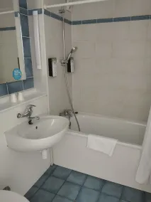 Kyriad Direct Nancy Est - Essey - Bathroom