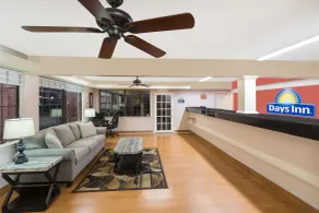 Days Inn by Wyndham College Station University Drive - Hall