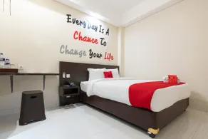 RedDoorz Plus At Harvest Inn Panakkukang - Chambre