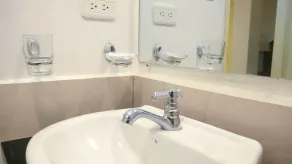 Park View Hostel & Suites - Bathroom