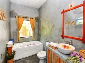 Local Beach Homestay - Bathroom
